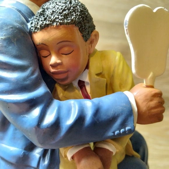 The Young Collection "His Eye is on the Sparrow" Art Figurine Gilbert Young 1996 - Picture 6 of 11